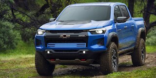 Vista frontal - Nueva Chevrolet Colorado ZR2 2025, camioneta todoterreno con modos de manejo Off-road