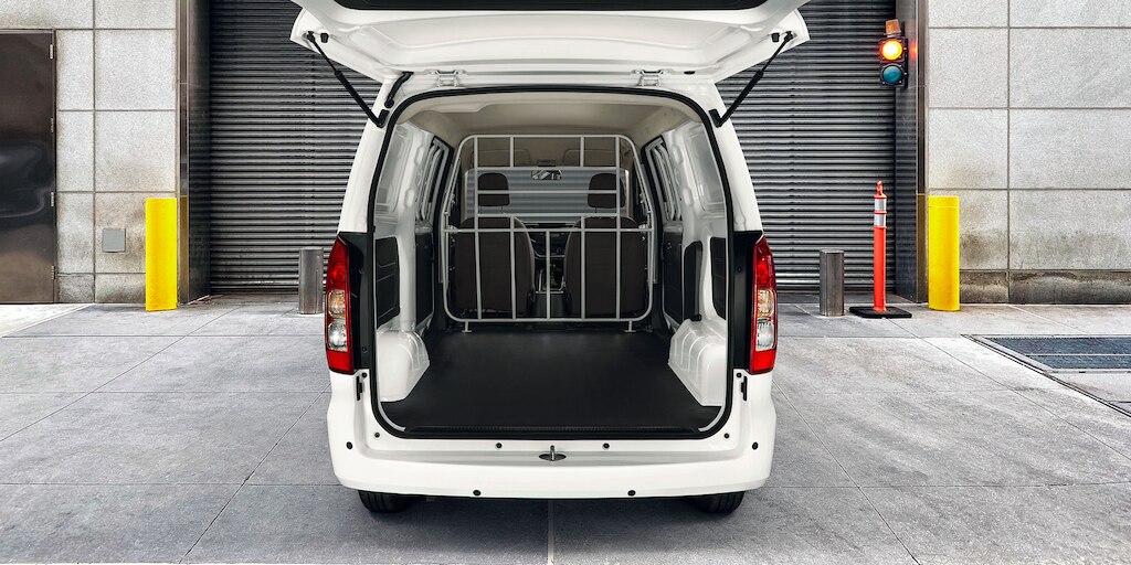 Chevrolet Tornado Van 2025 con frenos de disco en ruedas delanteras, así como tambor en las ruedas traseras con ABS y EBD