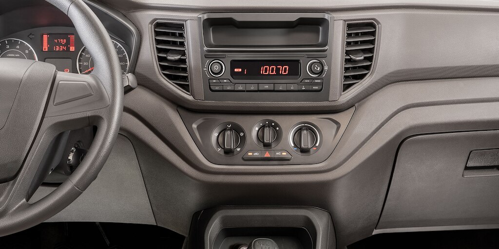 Chevrolet Tornado Van 2025 con Radio AM/FM, 1 puerto USB y bluetooth®